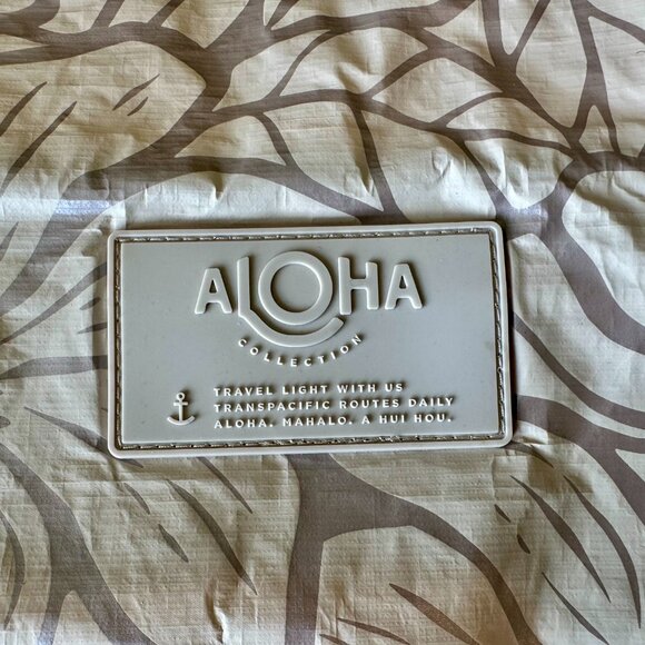 NWT Aloha Backyard Daytripper Totebag Oyster/Sandstone - Picture 2 of 5